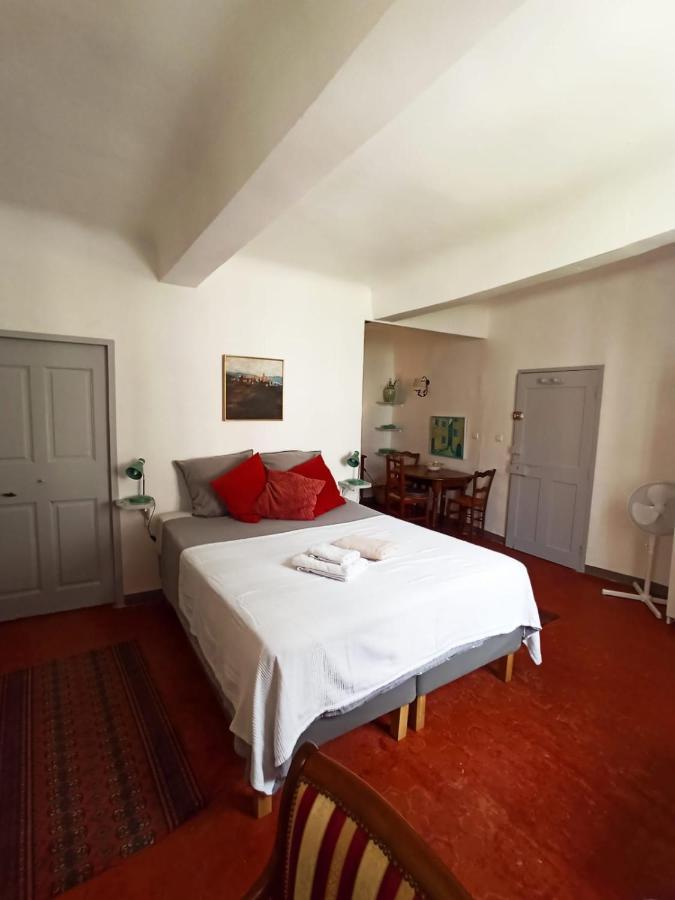 La Maison Des Artistes Apartment โคทินยัค ภายนอก รูปภาพ